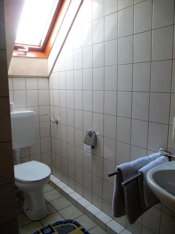 Hôtel Gastehaus Kranzfelder à Zusmarshausen Extérieur photo