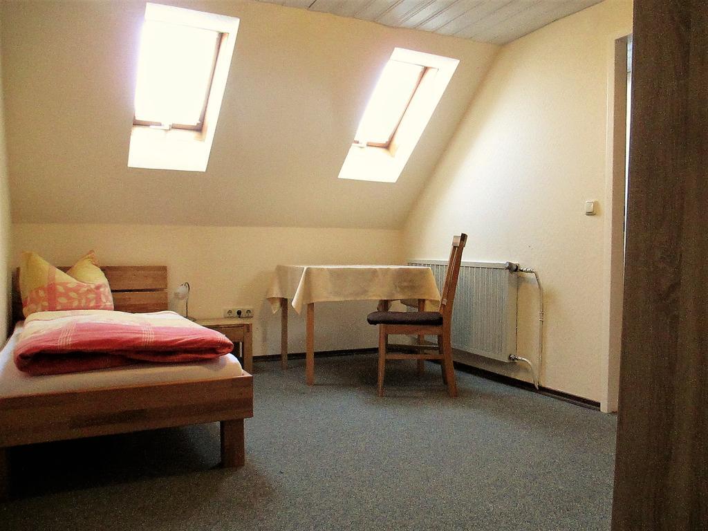 Hôtel Gastehaus Kranzfelder à Zusmarshausen Extérieur photo